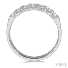 1/2 Ctw 7 Stone Round Cut Diamond Wedding Band in Platinum