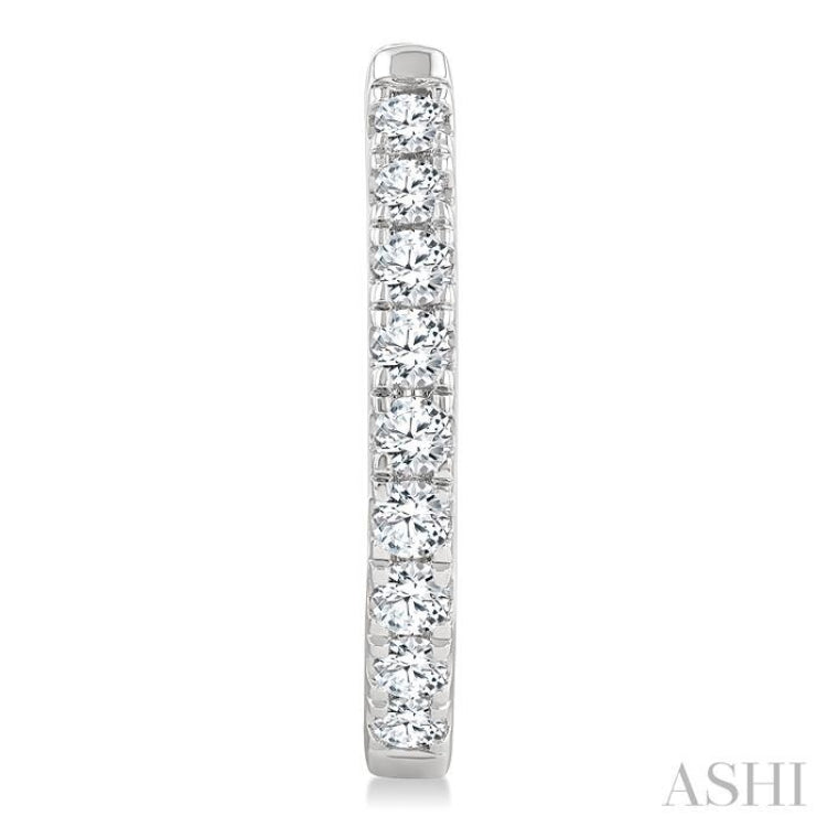 1/2 Ctw Round Cut Diamond Hoop Earrings in 14K White gold