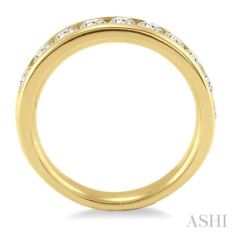 1/2 Ctw Round Cut Diamond Wedding Band in 14K Yellow Gold