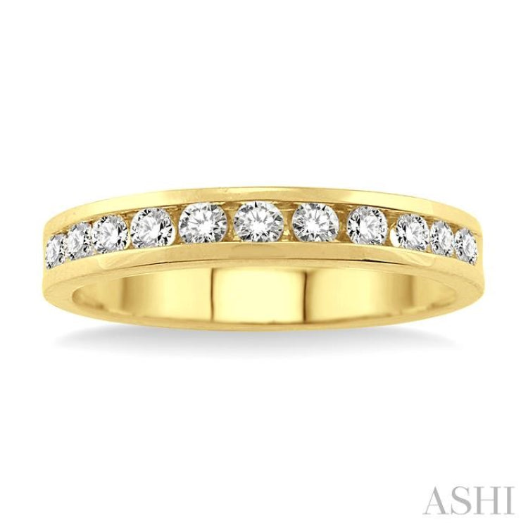 1/4 Ctw Round Cut Diamond Wedding Band in 14K Yellow Gold