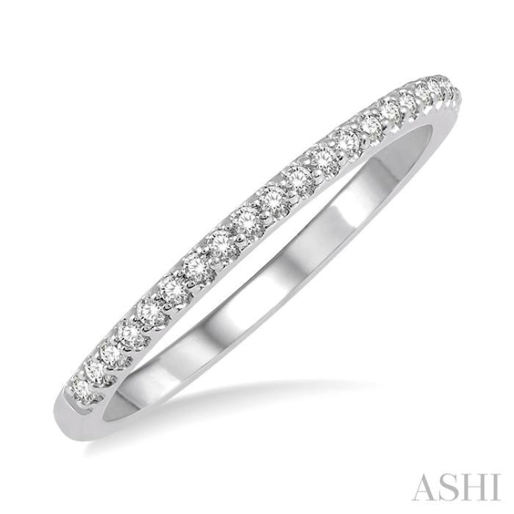 1/5 Ctw Round Cut Diamond Wedding Band in 14K White Gold