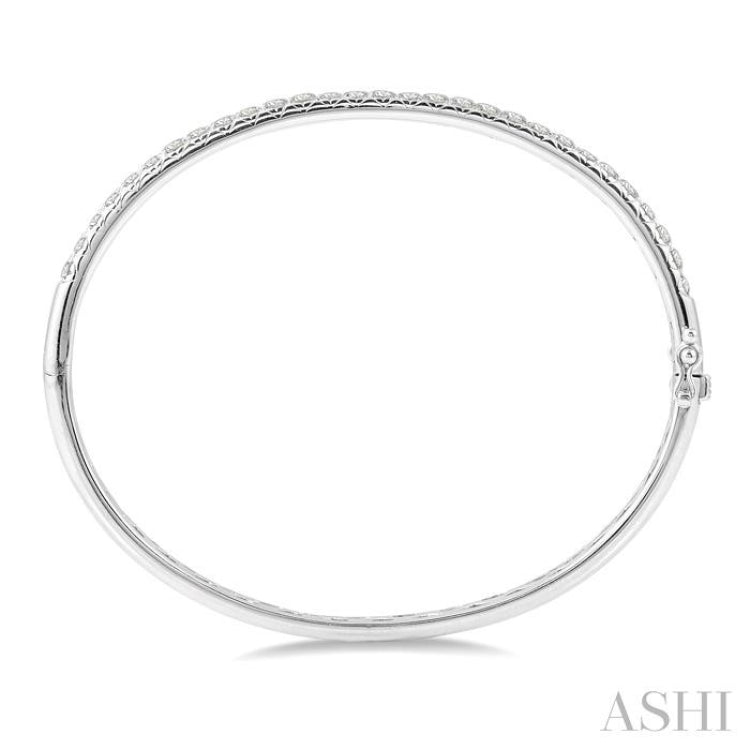 2 Ctw Round Cut Diamond Bangle in 14K White Gold