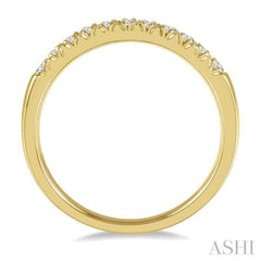 1/4 ctw 11 Stone Round Cut Diamond Wedding Band in 14K Yellow Gold