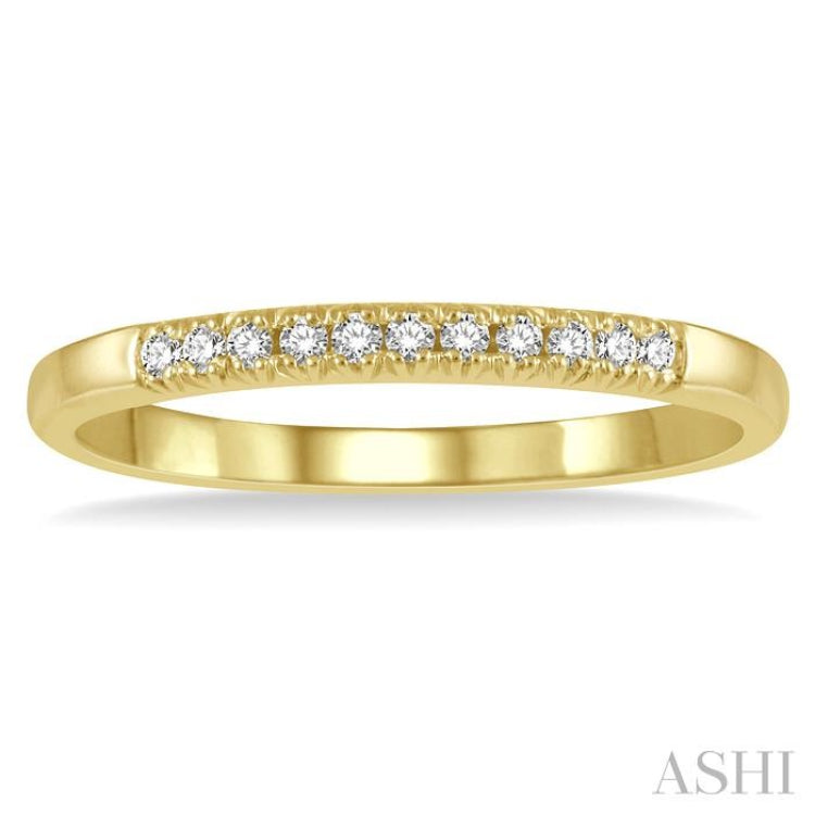 1/10 ctw 11 Stone Round Cut Diamond Wedding Band in 14K Yellow Gold