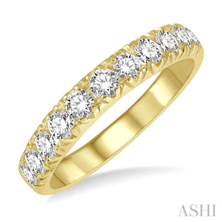 1/2 ctw 11 Stone Round Cut Diamond Wedding Band in 14K Yellow Gold