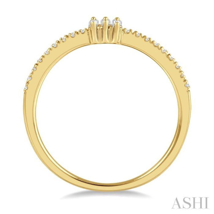 1/5 Ctw Baguette and Round Cut Diamond Petite Fashion Ring in 10K Yellow Gold