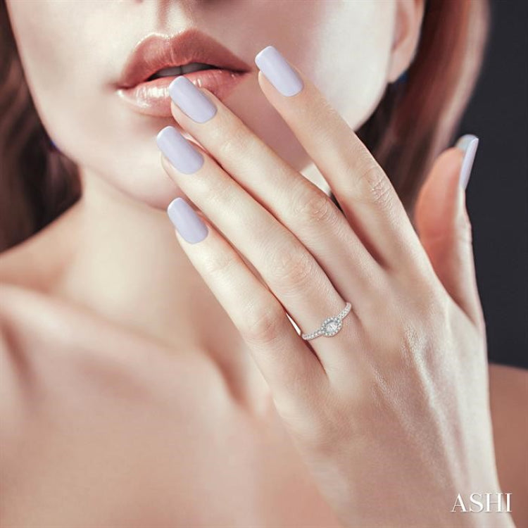 1/3 Ctw Oval Shape Round Cut Diamond Fashion Petite Ring with 1/6 Ct Oval Cut Center Stone in 14K White Gold