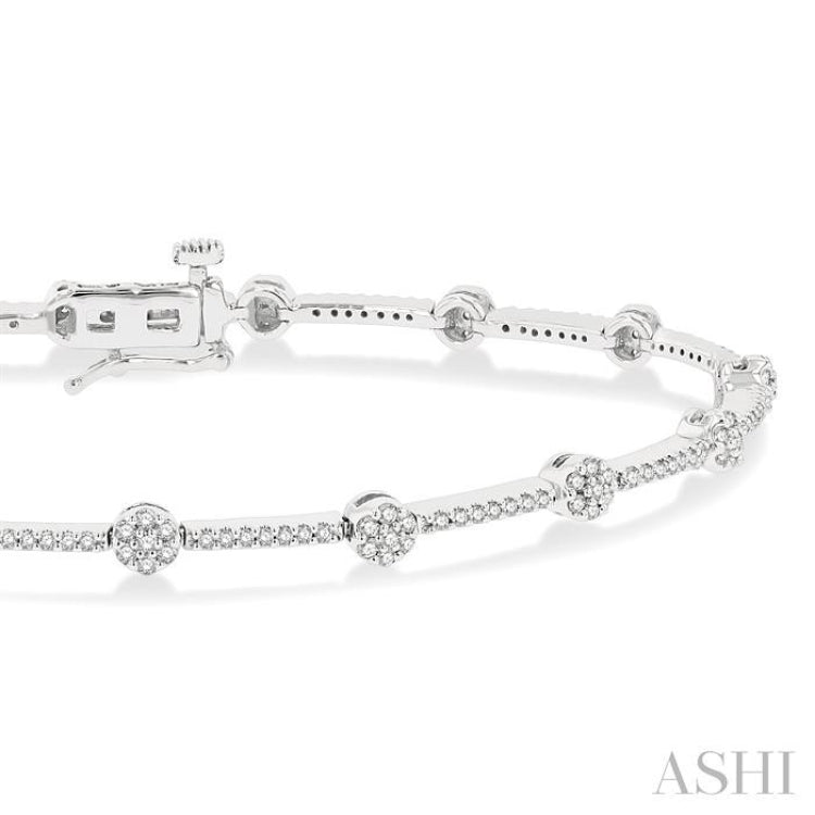 1 Ctw Cluster Round Cut Diamond Bar Link Bracelet in 10K White Gold