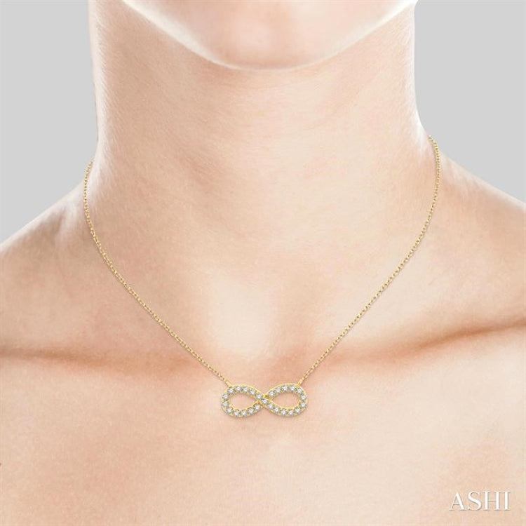 1/4 Ctw Round Cut Diamond Infinity Necklace in 14K Yellow Gold