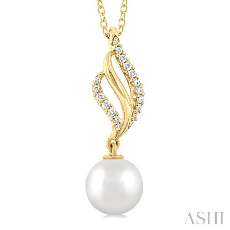 1/10 ctw Conch Shape 7X7 MM Round Cultured Pearl and Round Cut Diamond Fashion Pendant With Chain in 10K Yellow Gold