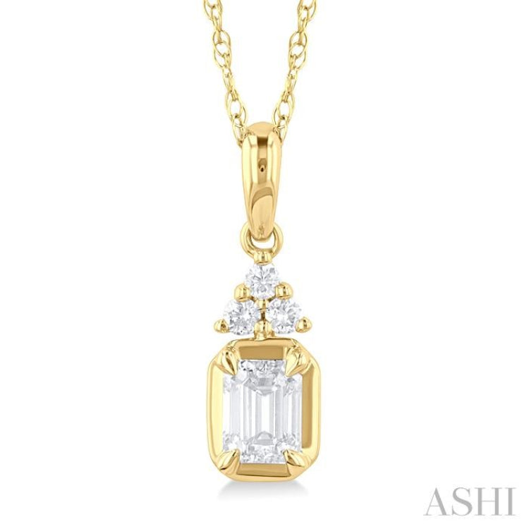 1/4 ctw Emerald and Round Cut Diamond Fashion Pendant With Chain in 14K Yellow Gold