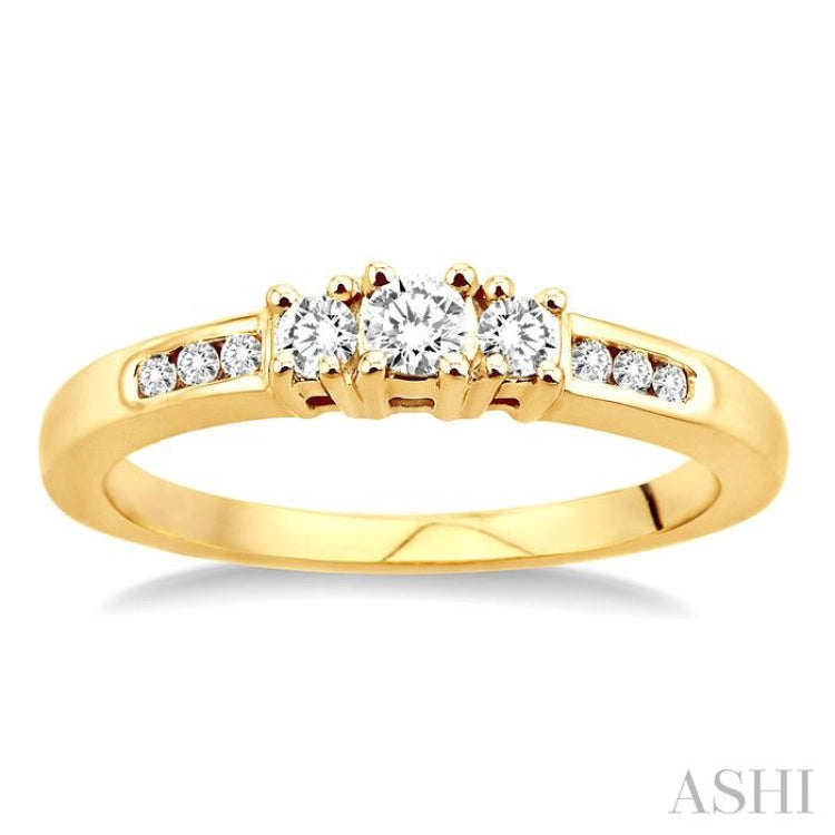 1/4 Ctw Nine Stone Round Cut Diamond Engagement Ring in 14K Yellow Gold