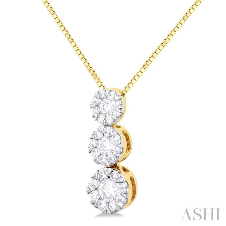 1/4 ctw Lovebright 3 stone Essential Round Cut Diamond Pendant with Chain in 14K Yellow and White Gold