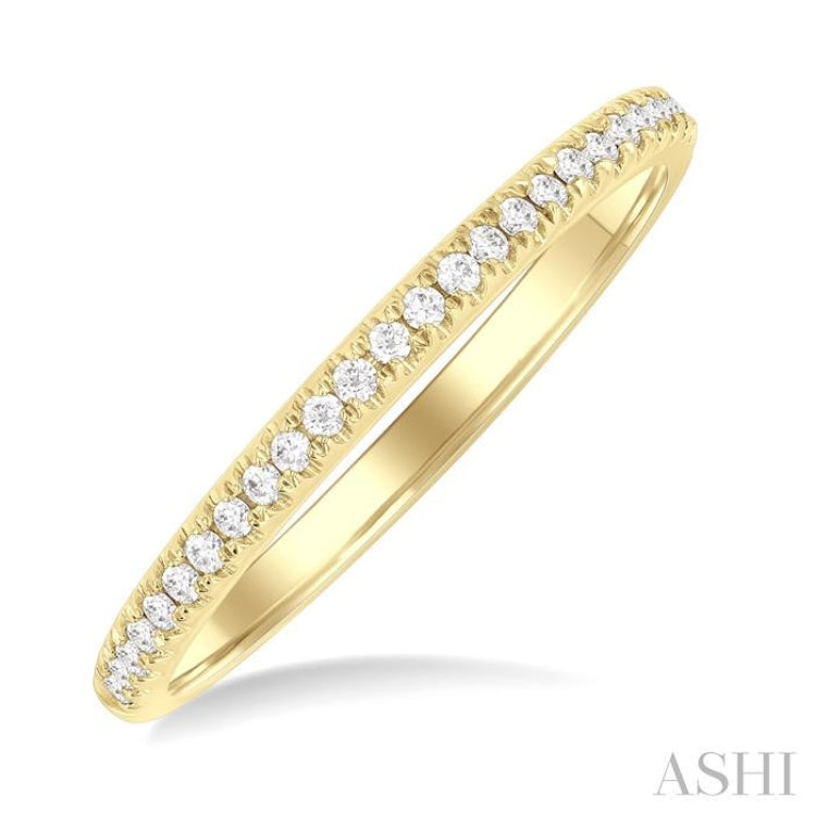 1/8 Ctw Round Cut Diamond Wedding Band in 14K Yellow Gold